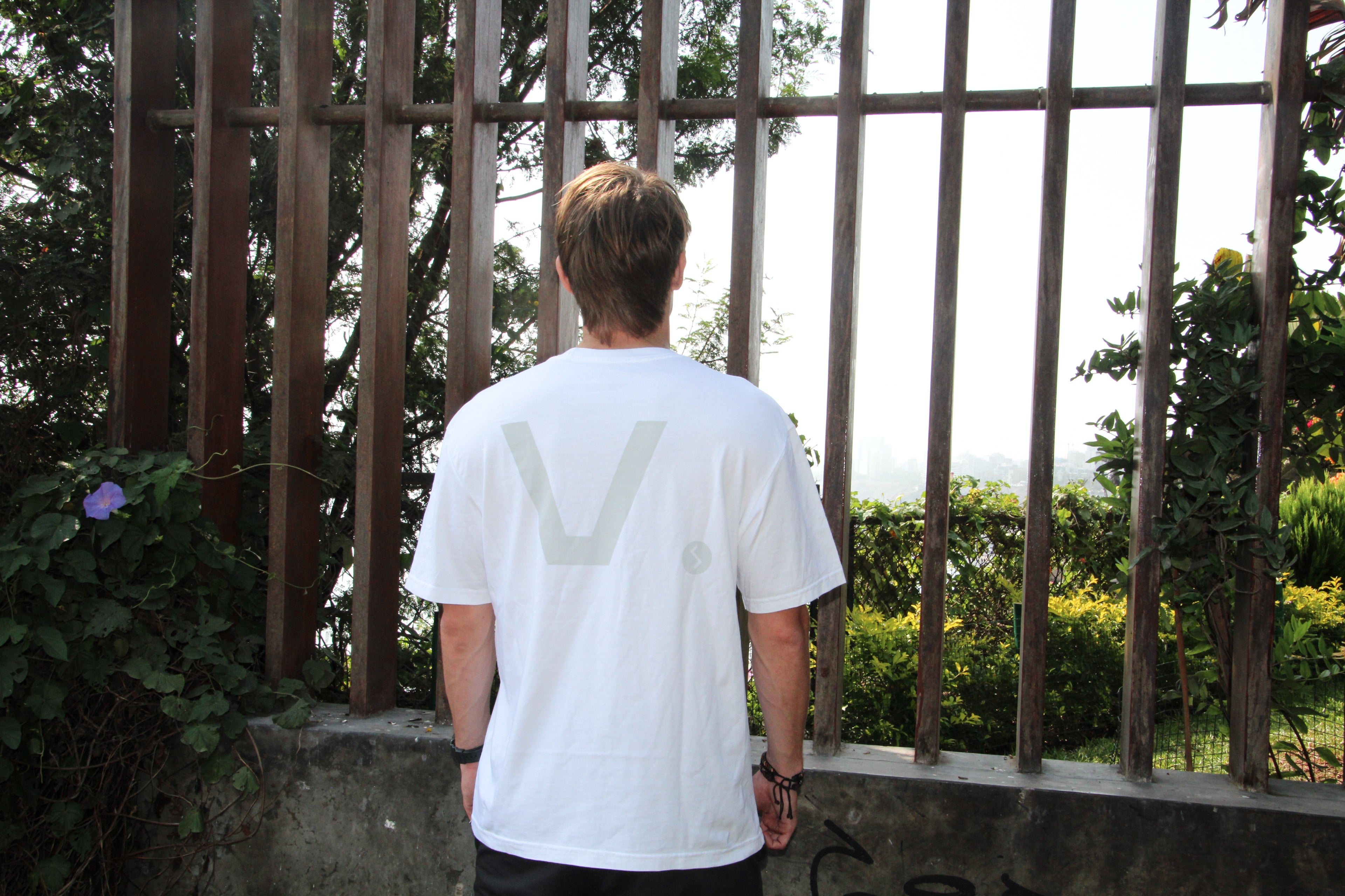 White V   T-shirt